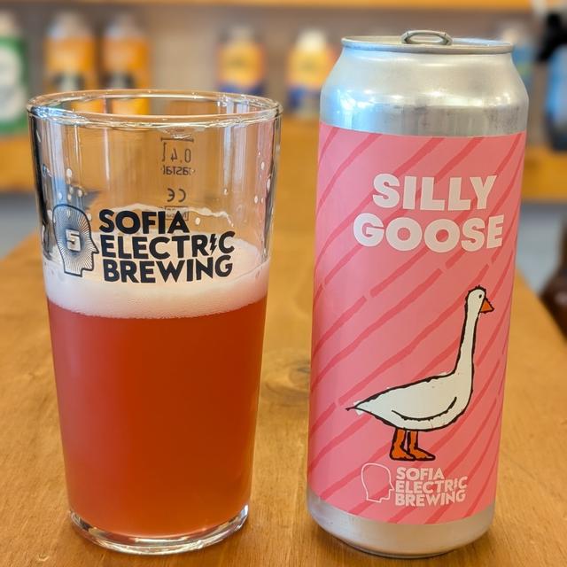 Silly Goose Raspberry Wheat Ale 5.4% 500ml.