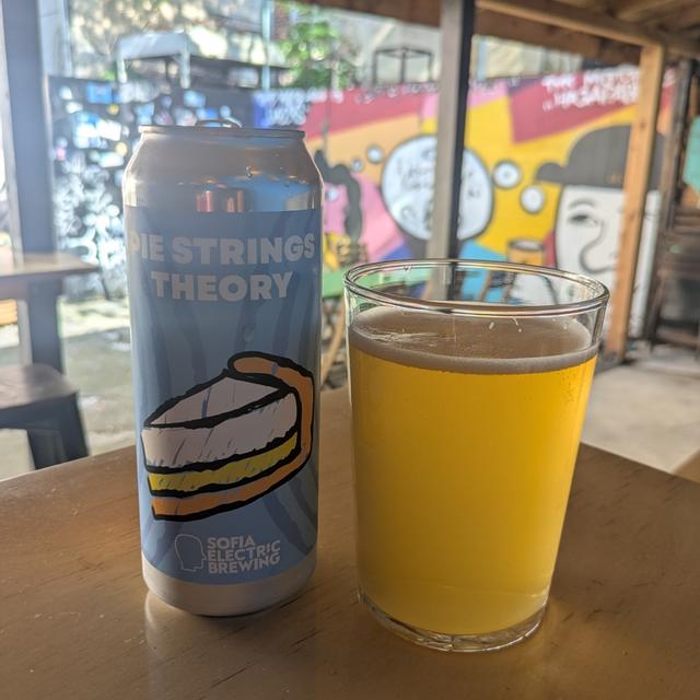 Pie Strings Theory Lemon Meringue Pie Sour 6% 500ml.